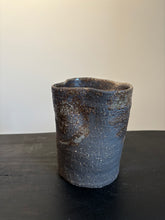 Load image into Gallery viewer, Medium Black Chamotte Vaze