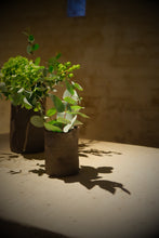 Load image into Gallery viewer, Small Black Chamotte Vaze
