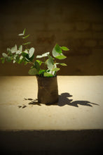 Load image into Gallery viewer, Small Black Chamotte Vaze
