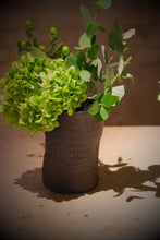 Load image into Gallery viewer, Medium Black Chamotte Vaze
