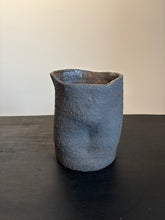 Load image into Gallery viewer, Medium Black Chamotte Vaze

