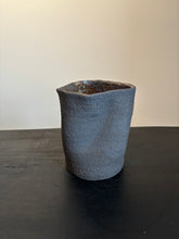 Load image into Gallery viewer, Medium Black Chamotte Vaze
