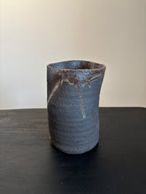 Load image into Gallery viewer, Large Black Chamotte Vaze
