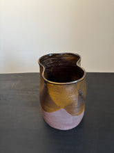 Load image into Gallery viewer, Large Brown Vaze
