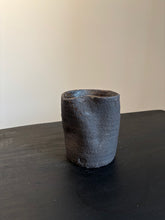 Load image into Gallery viewer, Small Black Chamotte Vaze
