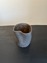 Load image into Gallery viewer, Small Black Chamotte Vaze
