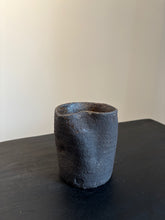 Load image into Gallery viewer, Small Black Chamotte Vaze
