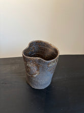 Load image into Gallery viewer, Medium Black Chamotte Vaze
